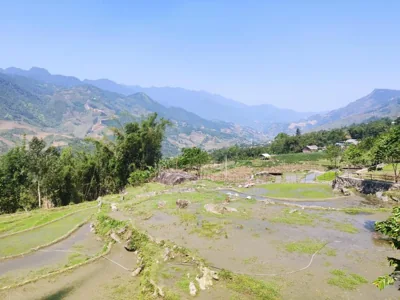 Tweepersoonskamer met uitzicht op de bergen — Khen Mong Nature Hotel